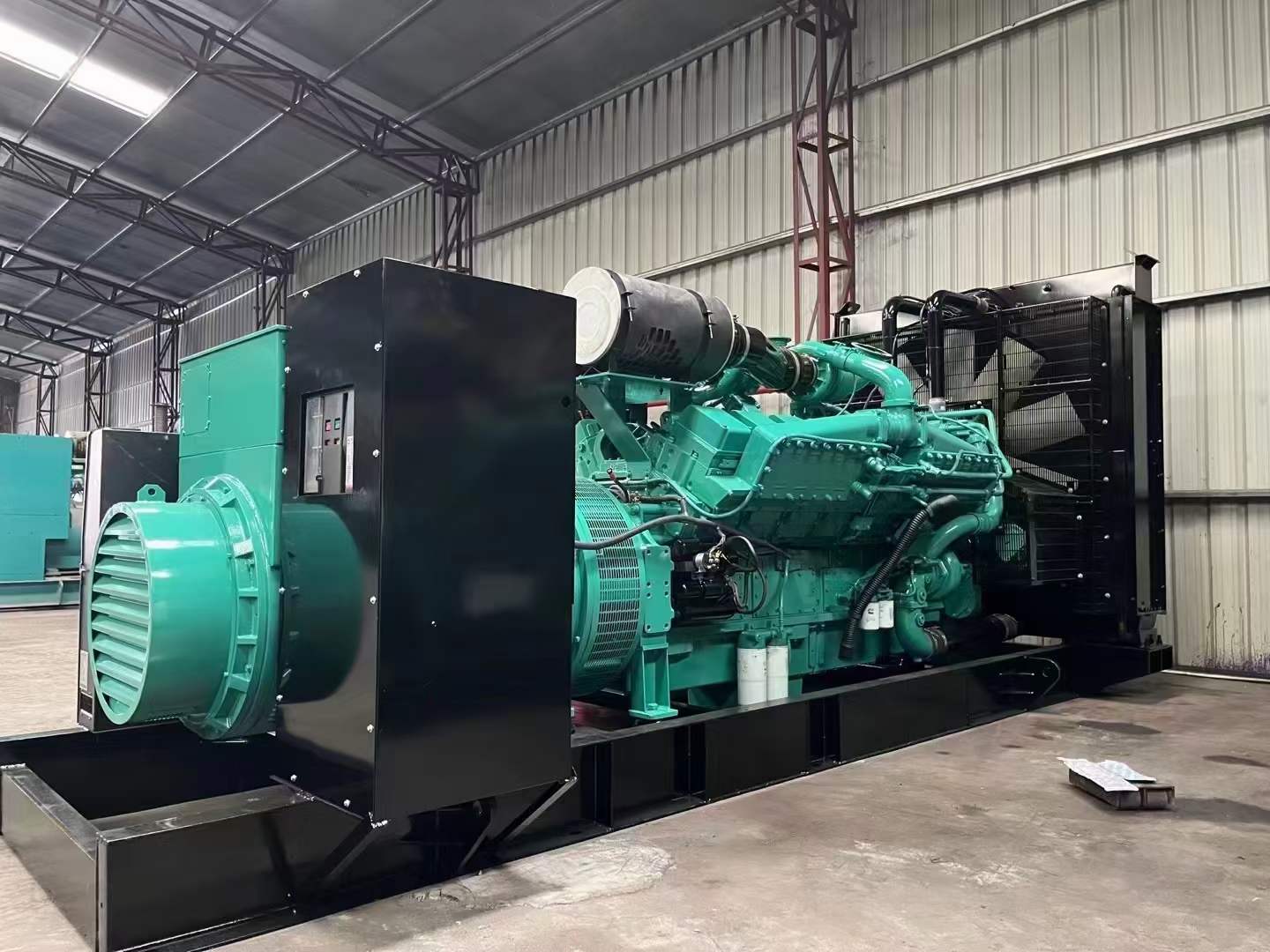卧龙如何降低 800kW 柴油发电机输出电流的波动？